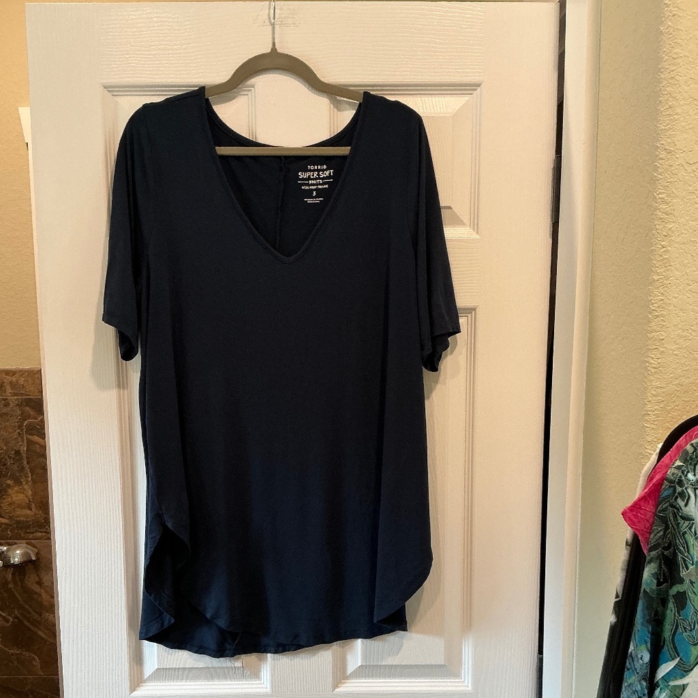 NWOT Torrid Dark Blue  V Neck  Long T-Shirt  3